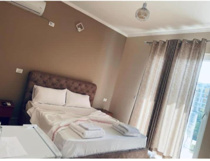 Hotel Fama Škalngur Екстериор снимка
