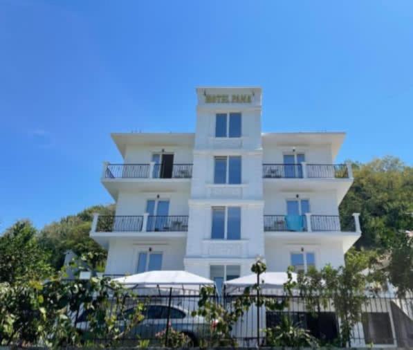 Hotel Fama Škalngur Екстериор снимка
