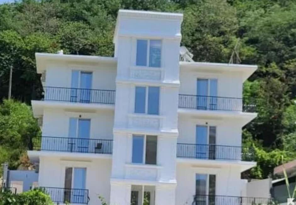Hotel Fama Škalngur Екстериор снимка