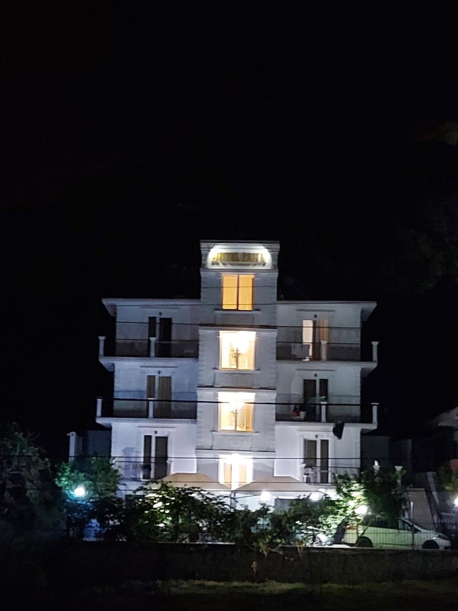 Hotel Fama Škalngur Екстериор снимка