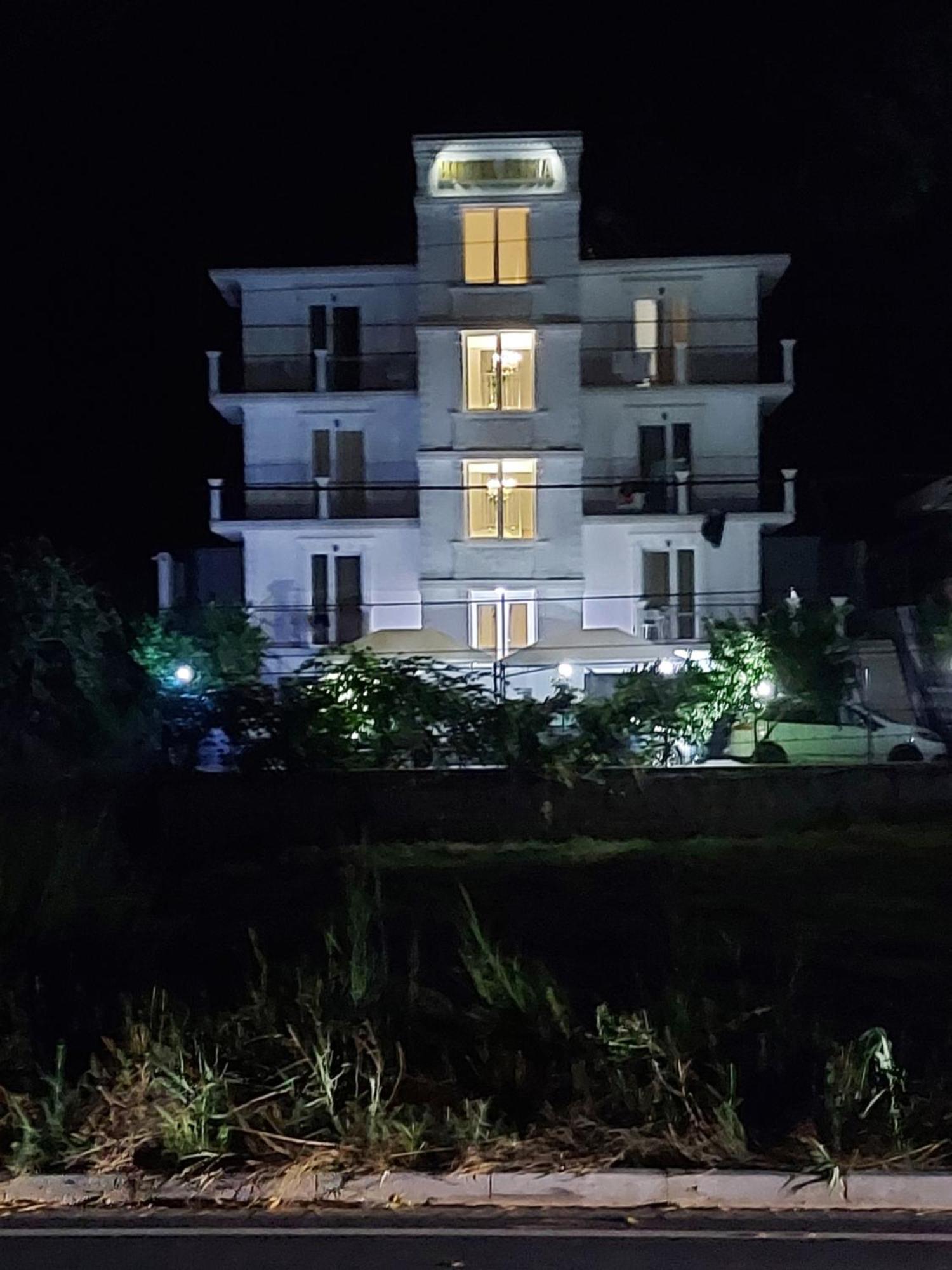 Hotel Fama Škalngur Екстериор снимка