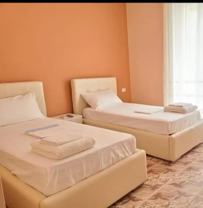 Hotel Fama Škalngur Екстериор снимка